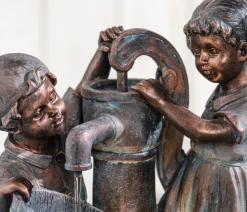 Dehner Gartenbrunnen - Polyresin-Gartenbrunnen Lea und Leon, solarfähig, ca. H68,5 cm