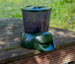 dobar® petlife Mehr Pflege & Technik - Teichfischfutterautomat, ca. B22,5/H26,5/T22 cm Dunkelgrün