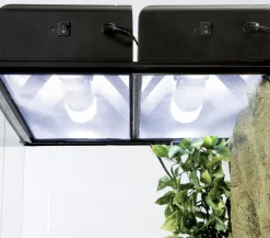 Exo Terra® Terrarientechnik > Terrarienlampen-Abdeckung Compact Top