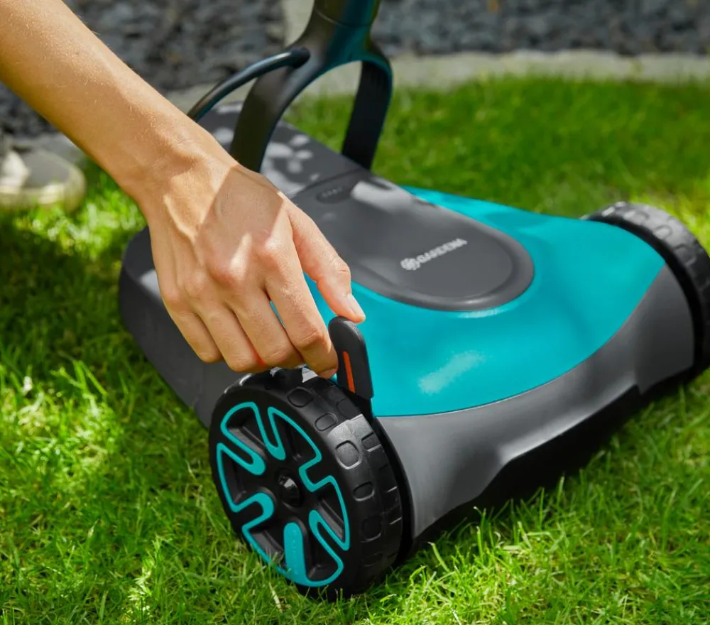 Gardena Rasenmäher & Rasentrimmer - Akku-Rasenmäher-Set HandyMower 22/18V P4A, ca. B34,5/H126/T38,5 cm