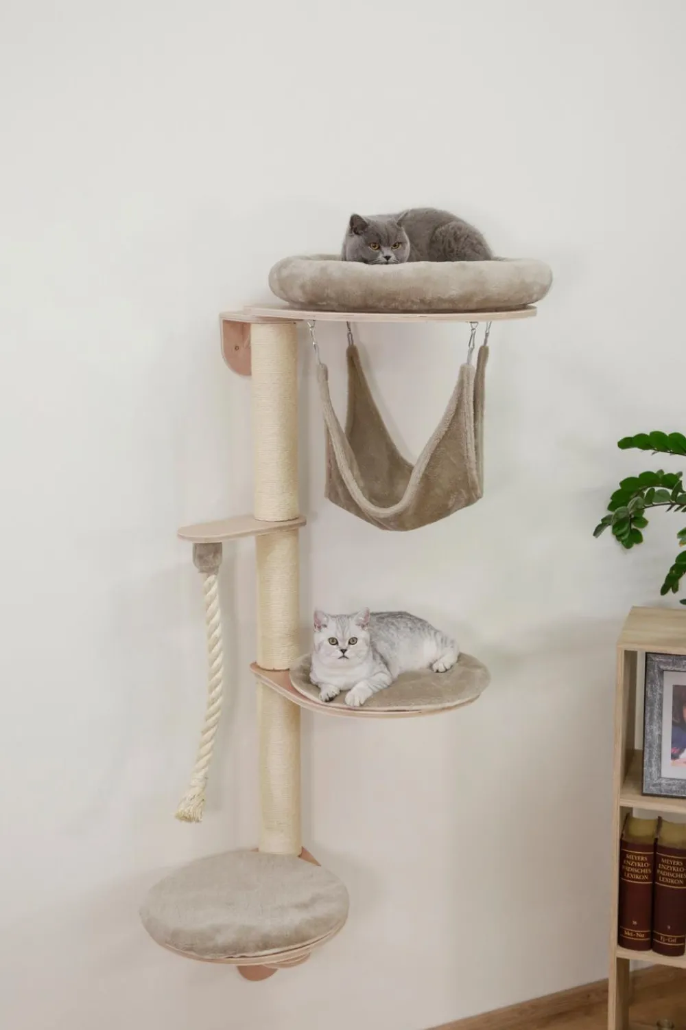 Kerbl Kratzbäume & Kratzmöbel - Wandkratzbaum Dolomit Grappa, , ca. B80/H158/T66 cm Beige