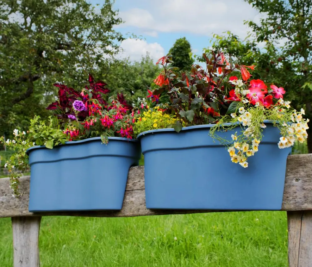KHW Pflanzkübel & Blumenkästen - Kunststoff-Geländertopf Flowerclip, ca. B57,5/H27/T27,7 cm, 2er-Set Blau