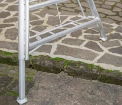 Niwaki Gartengeräte - 3-Holm-Gartenleiter höhenverstellbar Silber