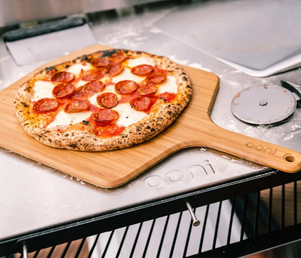 Ooni Pizzaöfen > Bambus Pizzaschieber/Servierbrett, ca. B30/H1/T50 cm