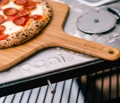Ooni Pizzaöfen > Bambus Pizzaschieber/Servierbrett, ca. B30/H1/T50 cm
