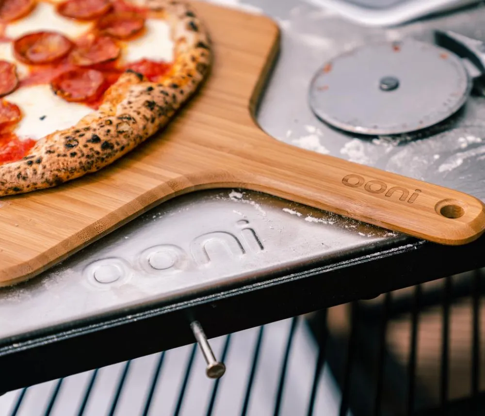 Ooni Pizzaöfen > Bambus Pizzaschieber/Servierbrett, ca. B30/H1/T50 cm