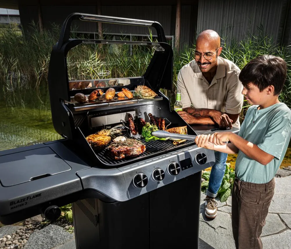 Rösle Gasgrills - Gasgrill Blazeflame Master 3 50 mbar, ca. B141/H123/T69 cm Schwarz