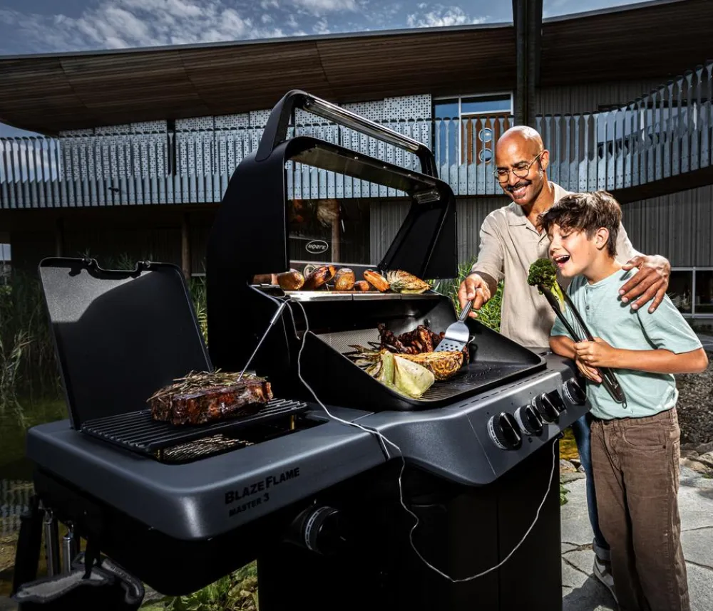 Rösle Gasgrills - Gasgrill Blazeflame Master 3 50 mbar, ca. B141/H123/T69 cm Schwarz