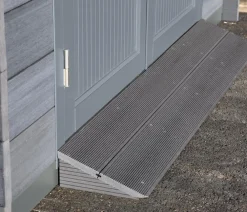 Wolff Finnhaus Böden & Fundamente - Rampe WPC-Trend Grau